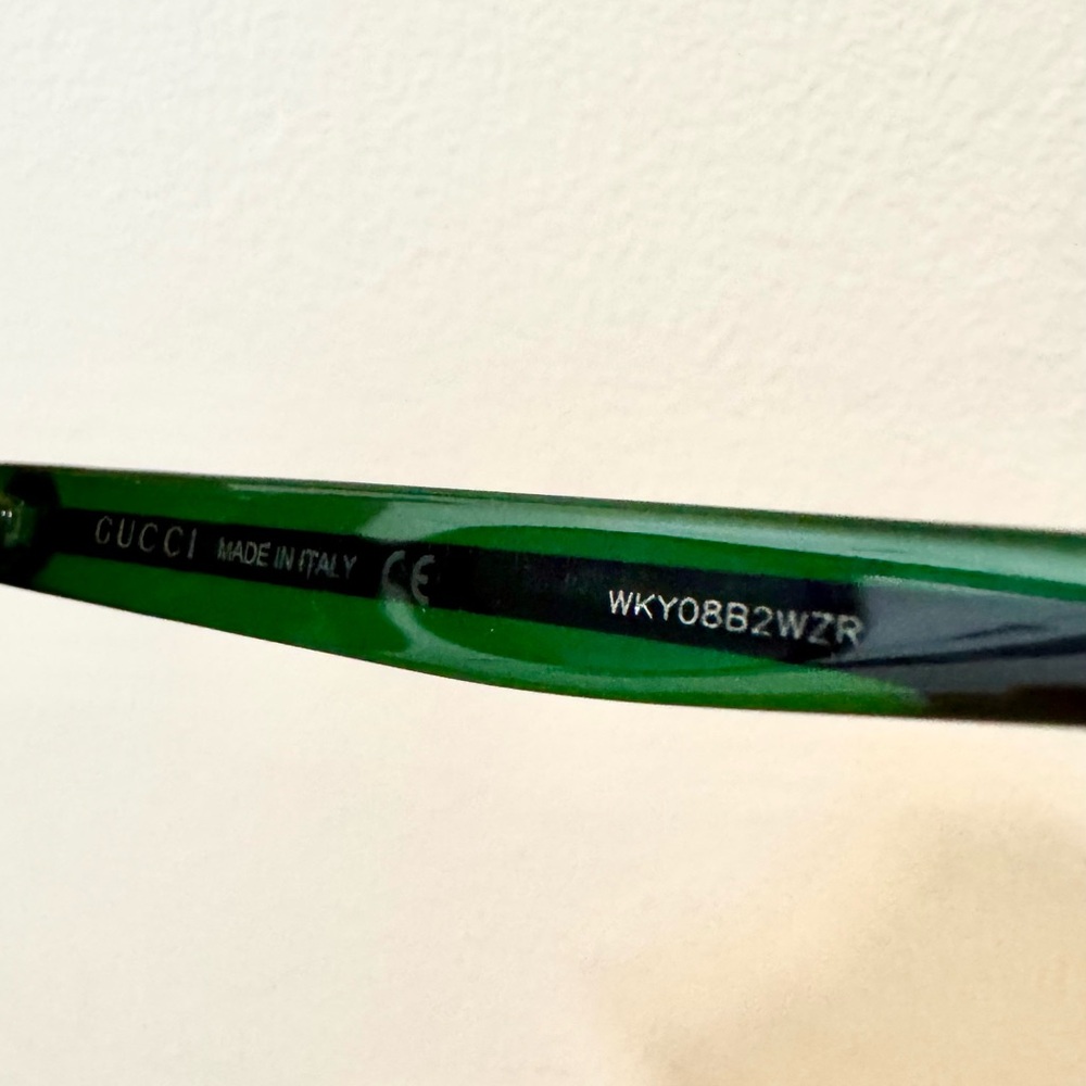 Authentic Gucci Woman’s Black Sunglasses with Classic Green and Red Accents - Picture 9 of 9
